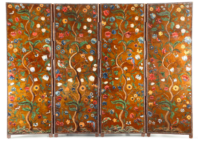 Paravent à quatre panneaux en cuir peint à la main et peint en polychrome, XVIIe siècle