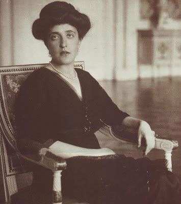 Adele Bloch-Bauer, ca. 1910 | Foto via galleryIntell