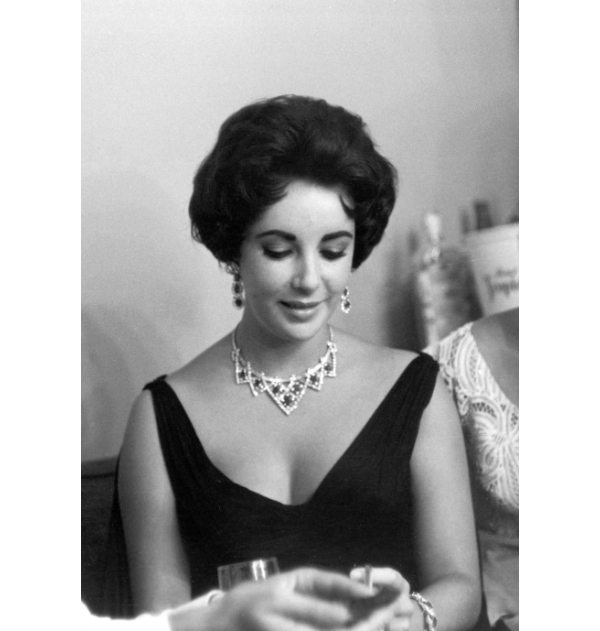 Schmuckliebhaberin Elizabeth Taylor mit Pretiosen von Cartier