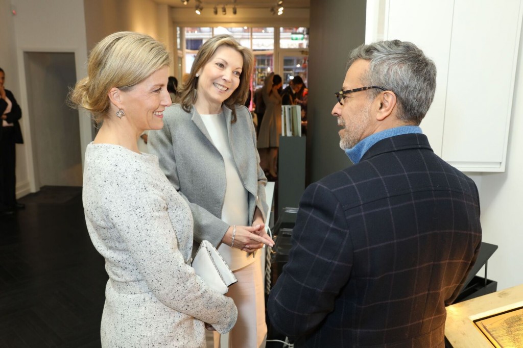 First Lady of Colombia, Countess of Wessex and artist Pedro Ruíz