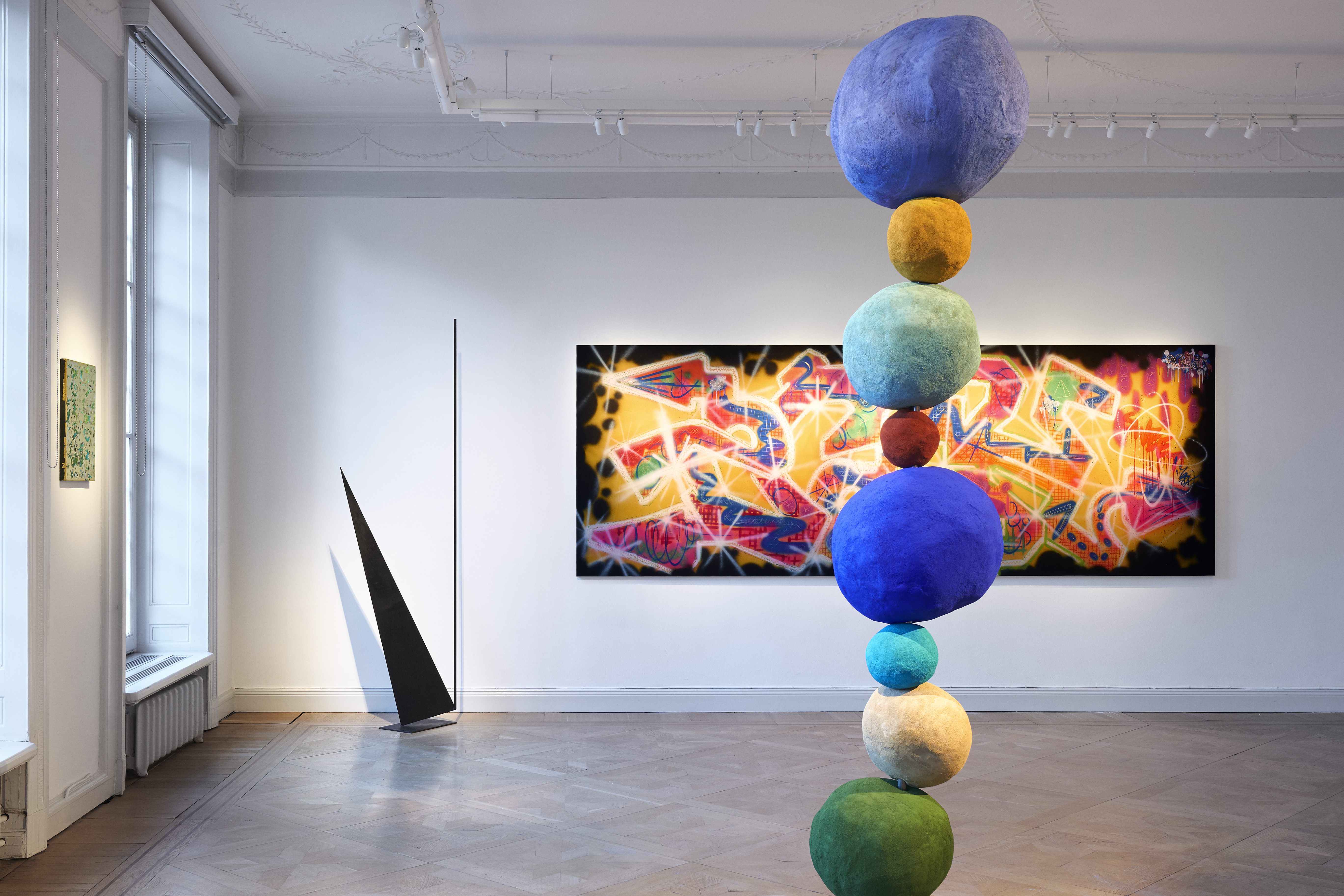 Installation på CFHILL. Från vänster till höger: David Smith, Fuck’em if they can’t take a joke, Random Seed #60, 1989 Olle Baertling, KERAK, 1957 ERO, Sweet treat, 1984 Annie Morris, Stack 9, Studio Violet, 2018