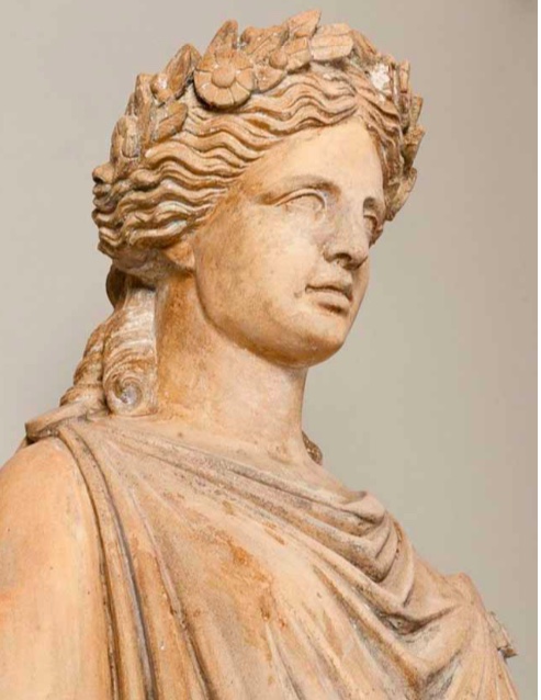 Statue en terre cuite signée de Brault, femme drapée à l’ancienne. Manufacture de Choisy le Roi, XIXe siècle