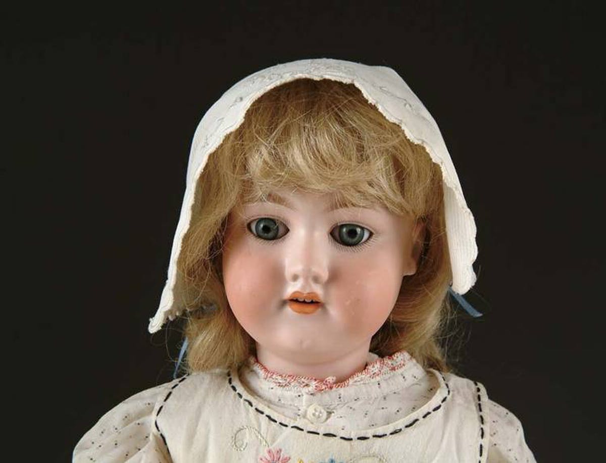 ARMAND MARSEILLE. Muñeca de porcelana. Imagen vía: James D. Julia