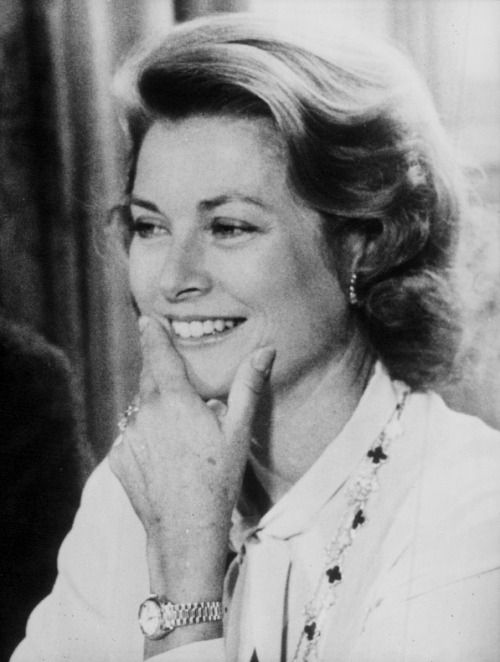 Grace Kelly, Princess Grace of Monaco wearing a vintage malachite Alhambra long necklace