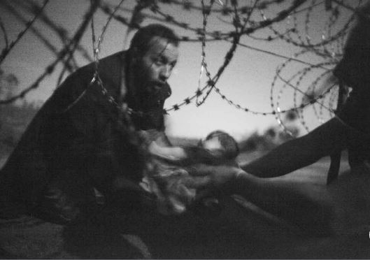 © Warren Richardson - World Press Photo of the Year 2016