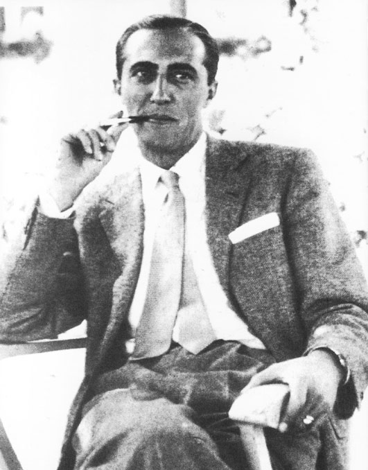 Gino Sarfatti Foto via kaufmann-mercantile.com