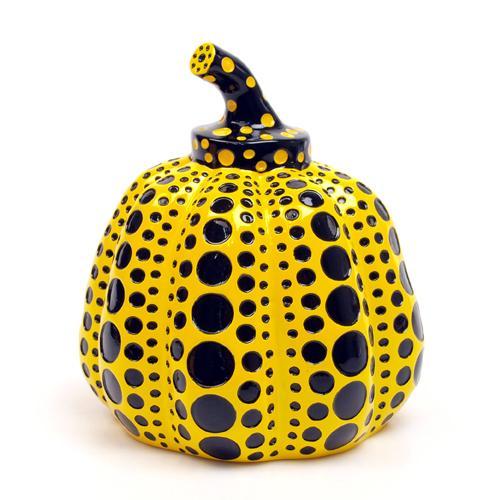 Yayoi Kusama, Pumpkin, résine jaune et noir, 2004, image ©Alyes Auctions