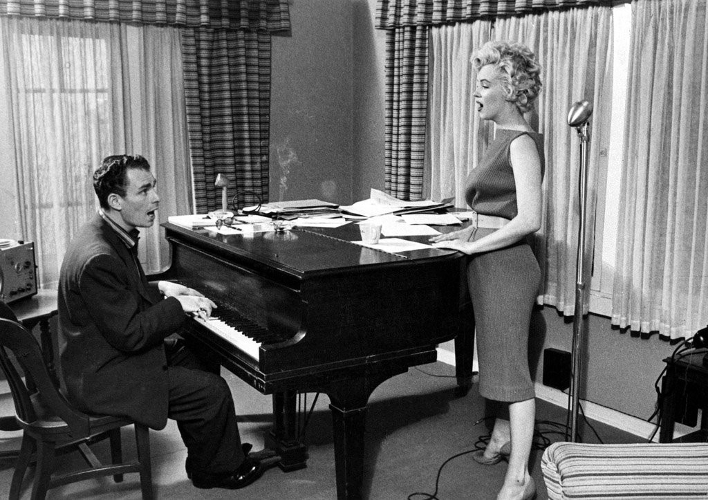 Marilyn Monroe singing