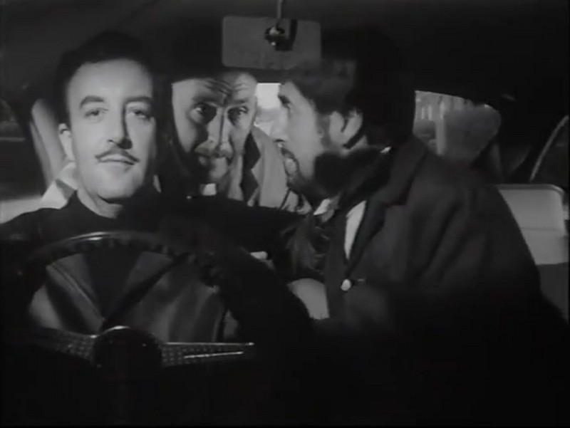 Peter Sellers au volant de l’Aston Martin DB4GT, image : ©The wrong arm of the law