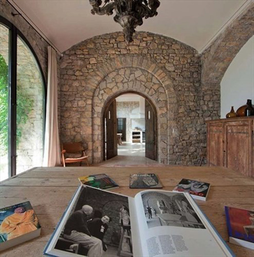 La maison rénovée est actuellement mise en vente pour 15 millions d'euros Image via worldofwonder.net