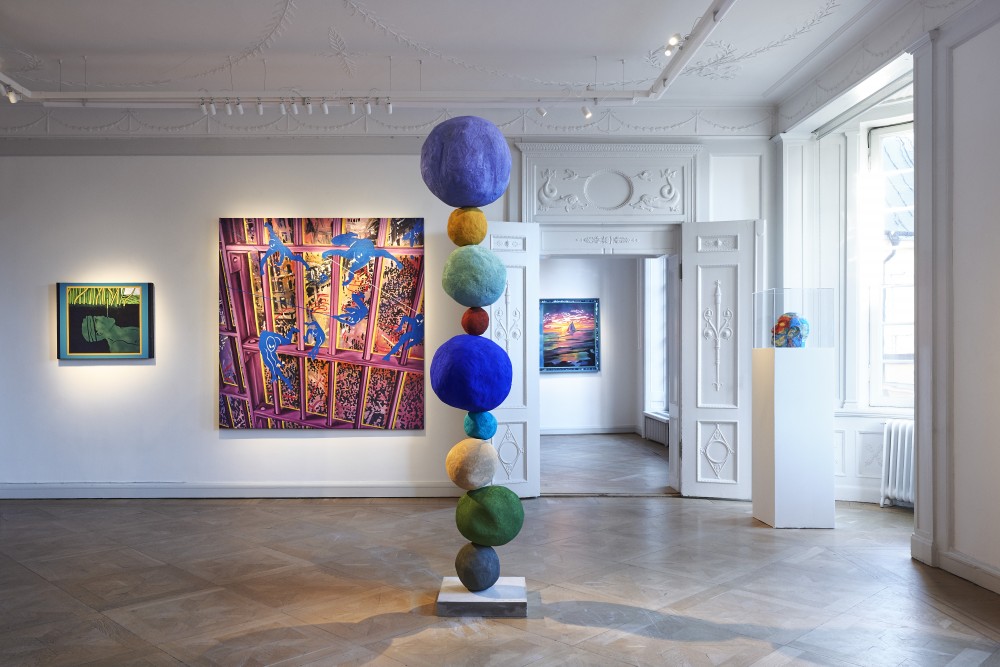 Installation på CFHILL. Vänster till höger: David Wojnarowicz, Untitled, 1983/88. Christof Kohlhofer & Marilyn Minter, Striking, 1984. Annie Morris, Stack 9, Studio Violet, 2018. Rhonda Zwillinger, I need a tropical vacation I, 1984. David Wojnarowicz, Head #5, from the Metamorphosis series, 1984.