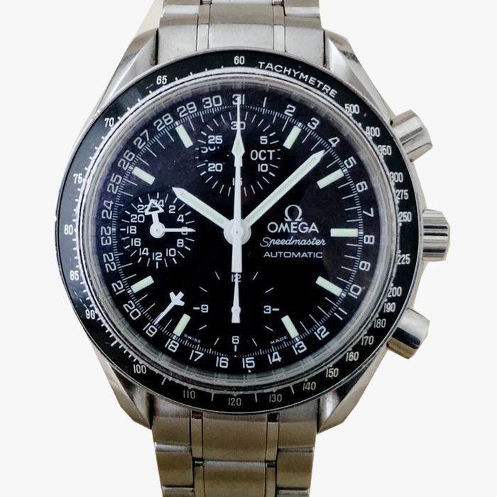 Herrur, Omega Triple Calendar Speedmaster Automatic Chronograph. Utropspris: 19 000 - 25 000 kronor.