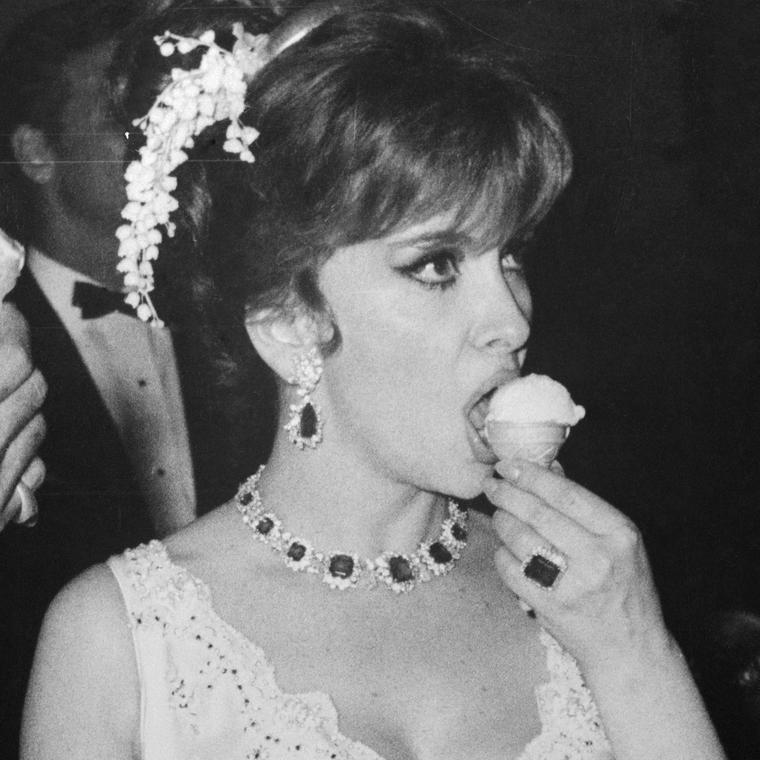 gina_lollobrigida_wearing_bulgari_1966_corbis_monaco_ball.jpg__760x0_q75_crop-scale_subsampling-2_upscale-false
