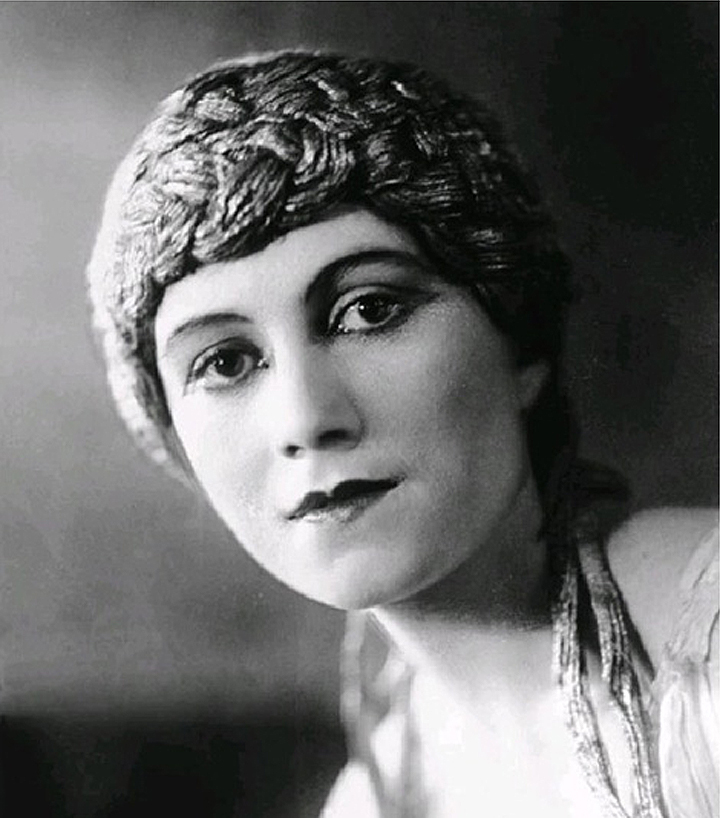 Olga Khokhlova en 1916, image via Wikimedia Commons