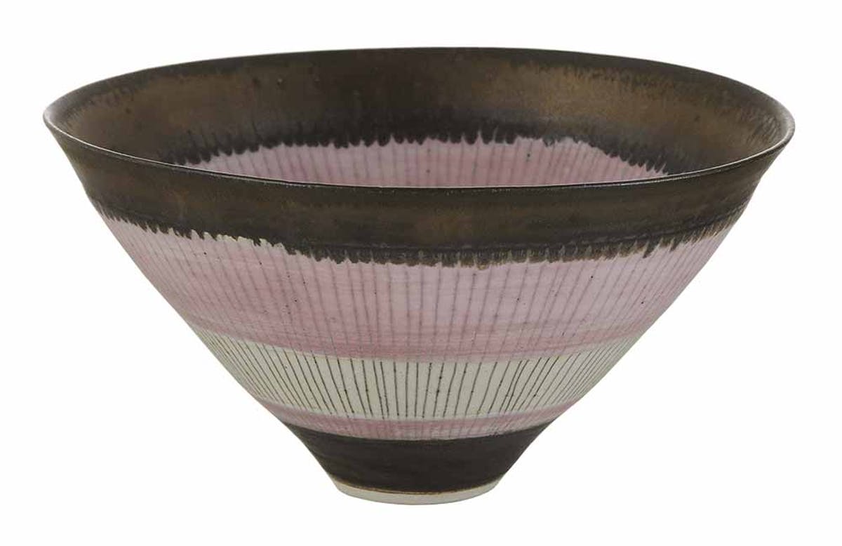 LUCIE RIE. Cuenco de porcelana cónico. Imagen vía: Brunk Auctions