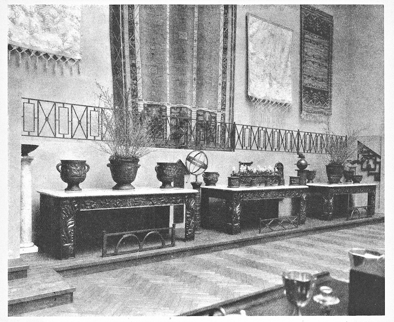 De reliefer Bukowskis hade med på sin auktion hör sannolikt till ett av de tre bord som visades på "Swedish Contemporary Decorative Arts" på The Metropolitan Museum of Arts i New York 1927. Ett av dessa tre bord visades 1930 på Stockholmsutställningen.