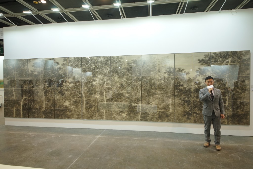 Guan Weibang's large scale installation "Song Bi dense"