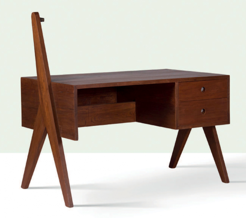Pierre Jeanneret, table in teak. Estimated between 15 000 -20 000 euro. Photo: Aguttes.