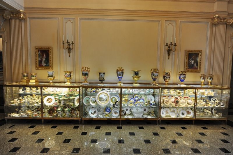 The porcelain collection inside Richard Baron Cohen's home. Image: Enid Alvarez/New York Daily News