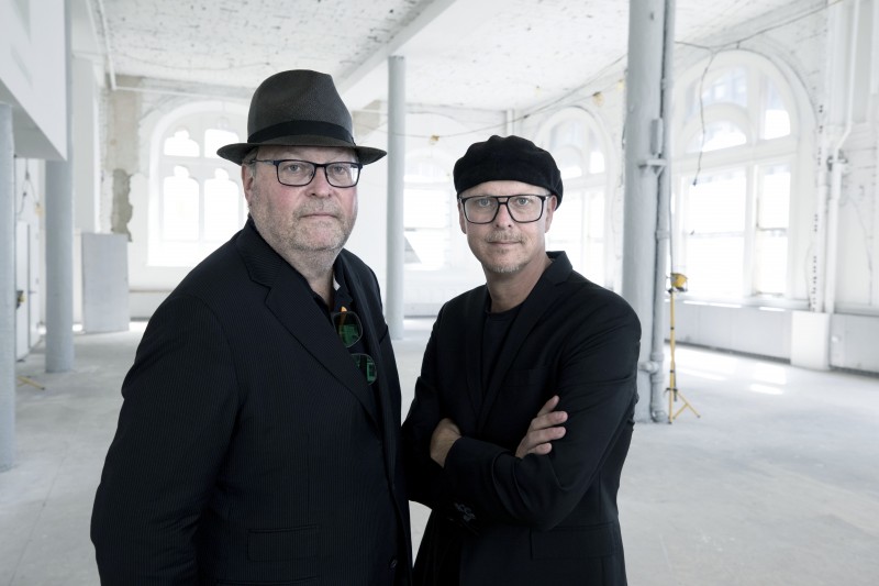 Jan och Per Broman inne i den fastighet i New York där Fotografiska öppnar under första hälften av 2019. Foto: Thomas Nilsson.