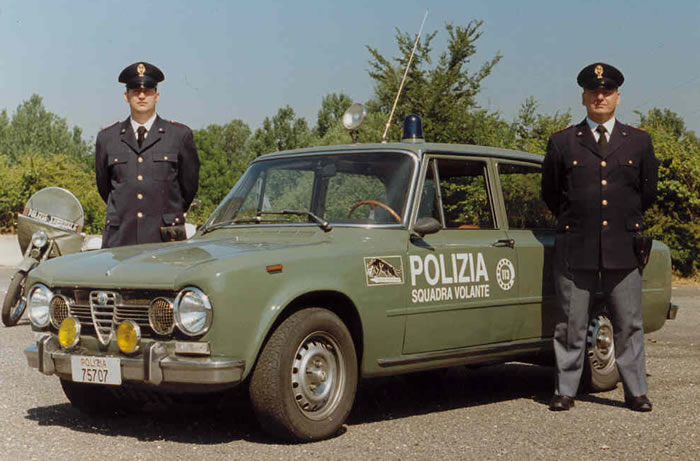 Alfa Romeo "Pantera" som specialtillverkats för den italienska polisen.