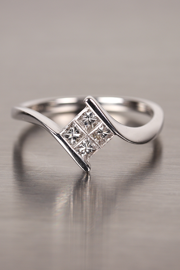 18ct Gold diamond dress ring