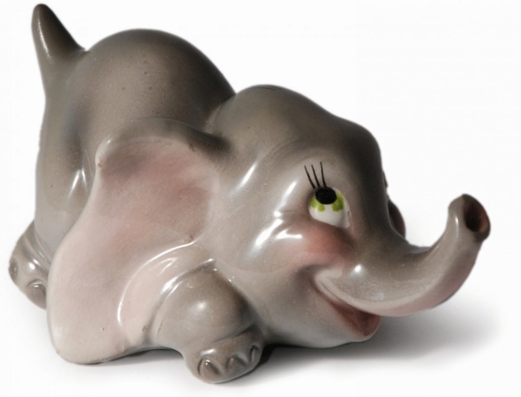 Dumbo figurine of hand-painted ceramic, Walt Disney Series # 89, 2nd half 1940 Estimate: 375-750 EUR