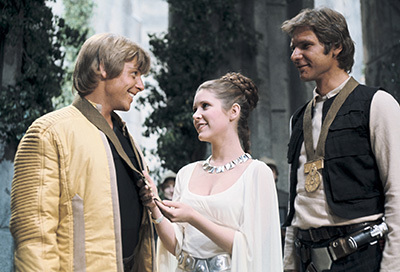 Prinzessin Leia mit Luke Skywalker (Mark Hamill) und Han Solo (Harrison Ford)