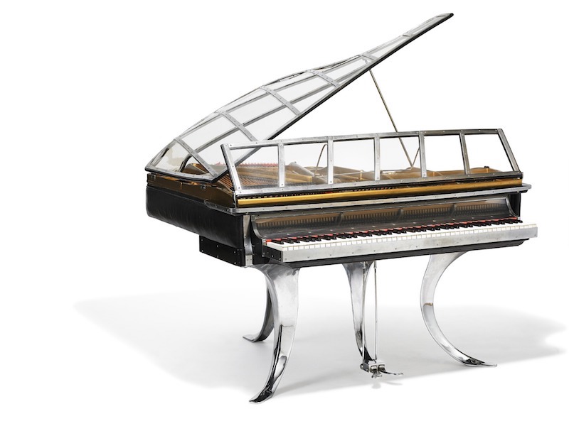 Poul Henningsens flygel "PH Grand Piano" från 1931 som stått på Tivoli i Köpenhamn på restaurant "Belle Terasse" slog nytt världsrekord när det såldes för 2 450 000 danska kronor.