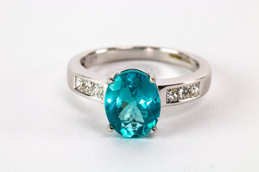 AN APATITE AND DIAMOND DRESS RING