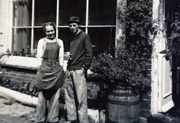 Lucie Rie y Hans Coper. Imagen vía: The Fitzwilliam Museum