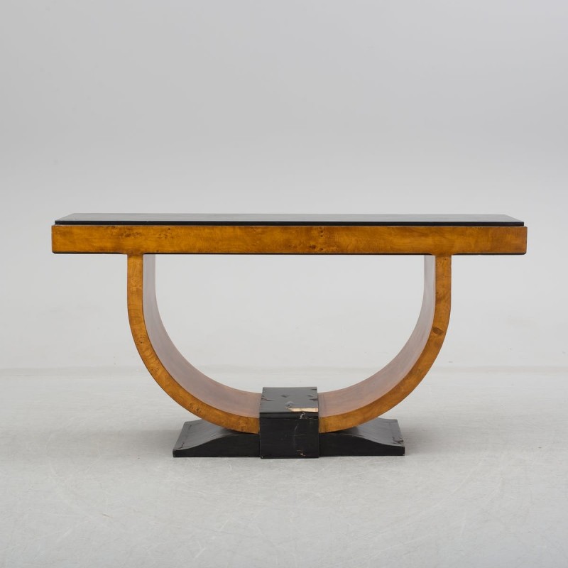 Table, sold at Bukowskis 2016. Photo: Bukowskis.