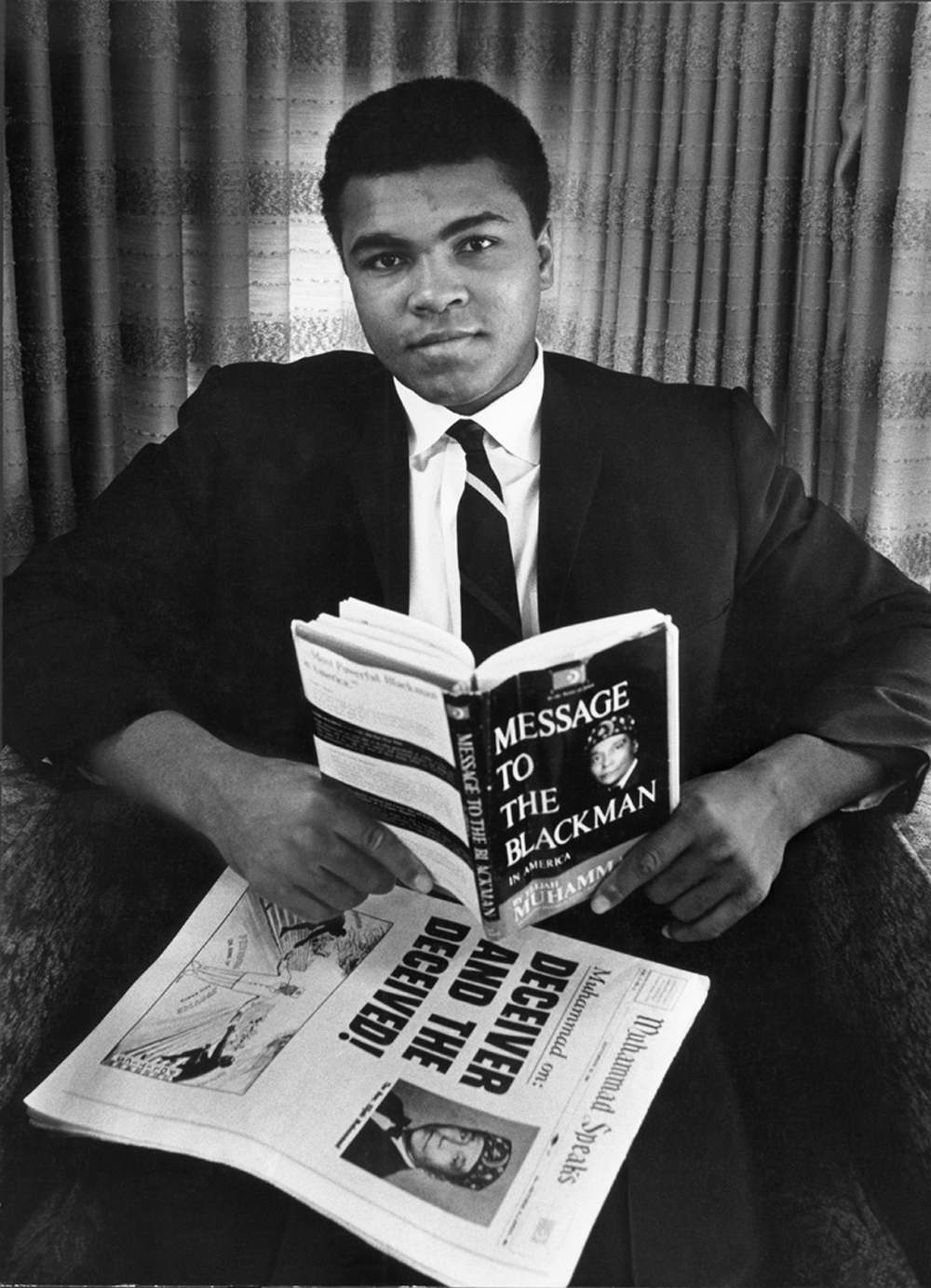 Bilden av Muhammad Ali är tagen i hans vardagsrum 1967 efter att han blivit av titeln. Leif-Erik berättade att Ali en gång i kvarten klappade honom på axeln och sa; "Eric, you would be great muslim".