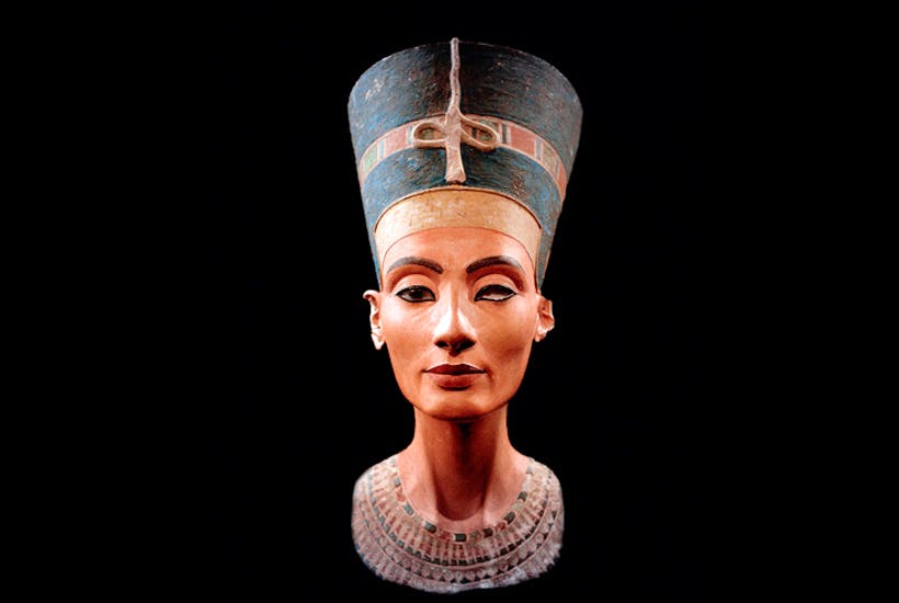 Buste de Nefertiti, reine à la beauté mythique, image via The Spectator