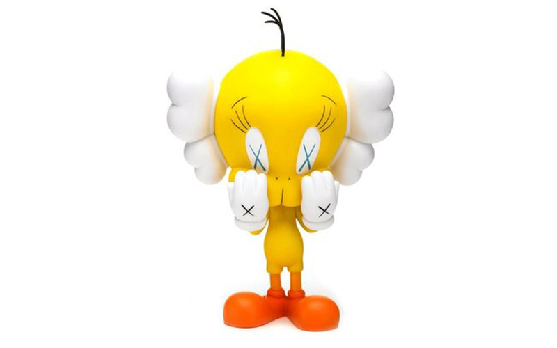 Kaws, « Tweety Yellow », 2010, vinyle coulé peint, image ©Alyes Auctions