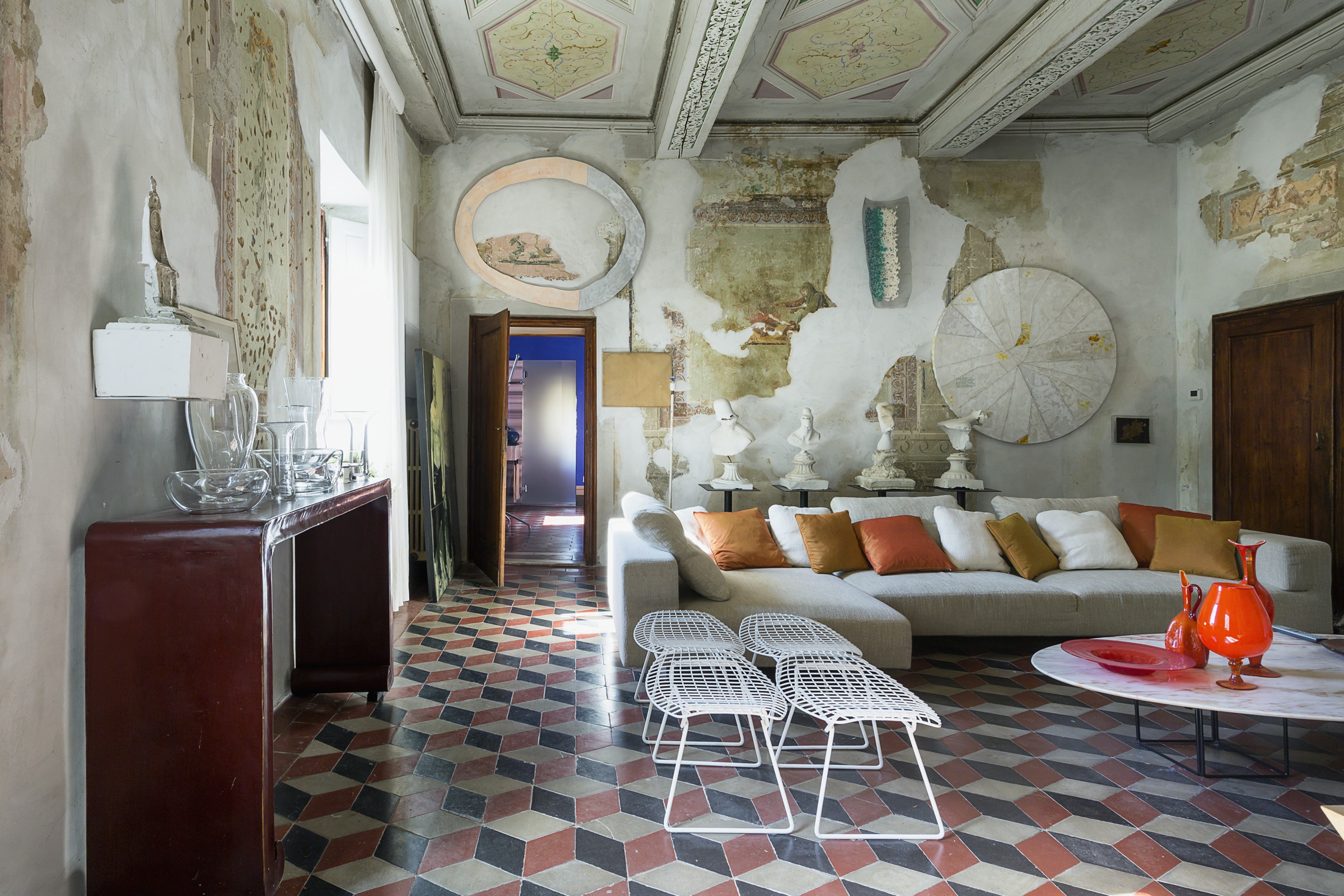 The living room of Villa Gaeta. Photo © Francesca Anichini