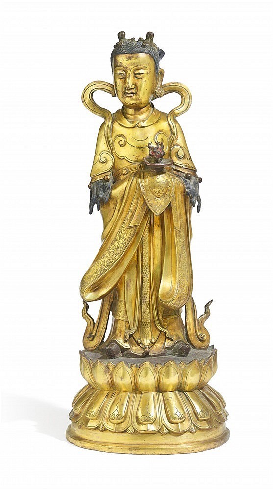 Skulptur av Longnü i förgylld brons. H: 50 cm, 1700-1800-tal. Utropspris : 370 000 - 460 000 kronor.
