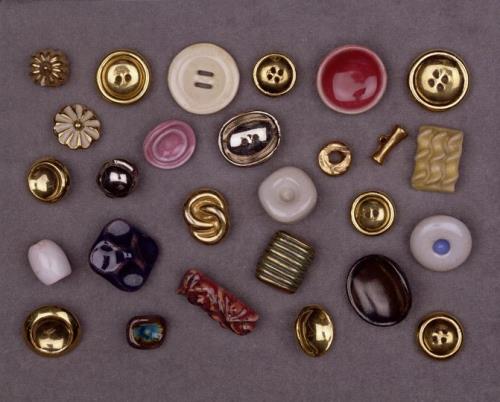 LUCIE RIE. Botones. Imagen vía: Robert and Lisa Sainsbury Collection
