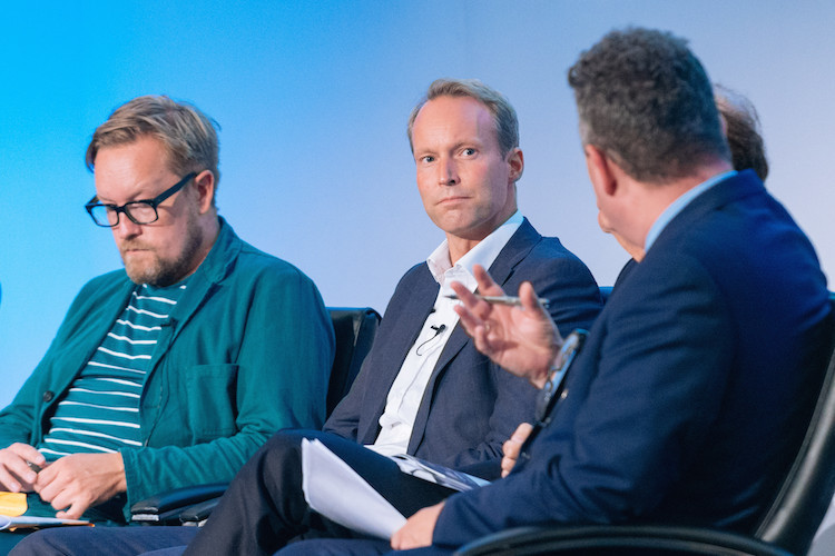 Le co-fondateur de Barnebys Pontus Silfverstolpe interrogé en septembre 2016 par Ivan Macquisten lors de l'Art Business Conference à Londres