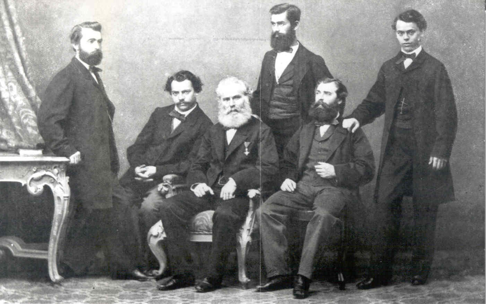 Michael Thonet (centro) con sus cinco hijos.