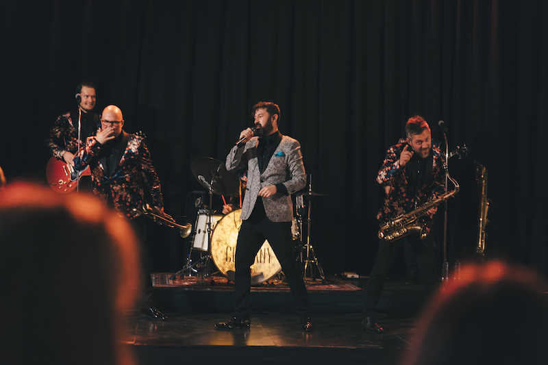 Live-bandet Isaac and The soul Company underhöll gästerna