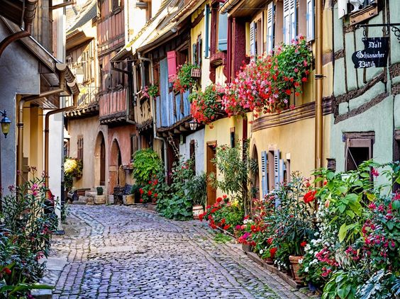 The charming village of Giverny, just 40 minutes from Paris. Image: VisitParis
