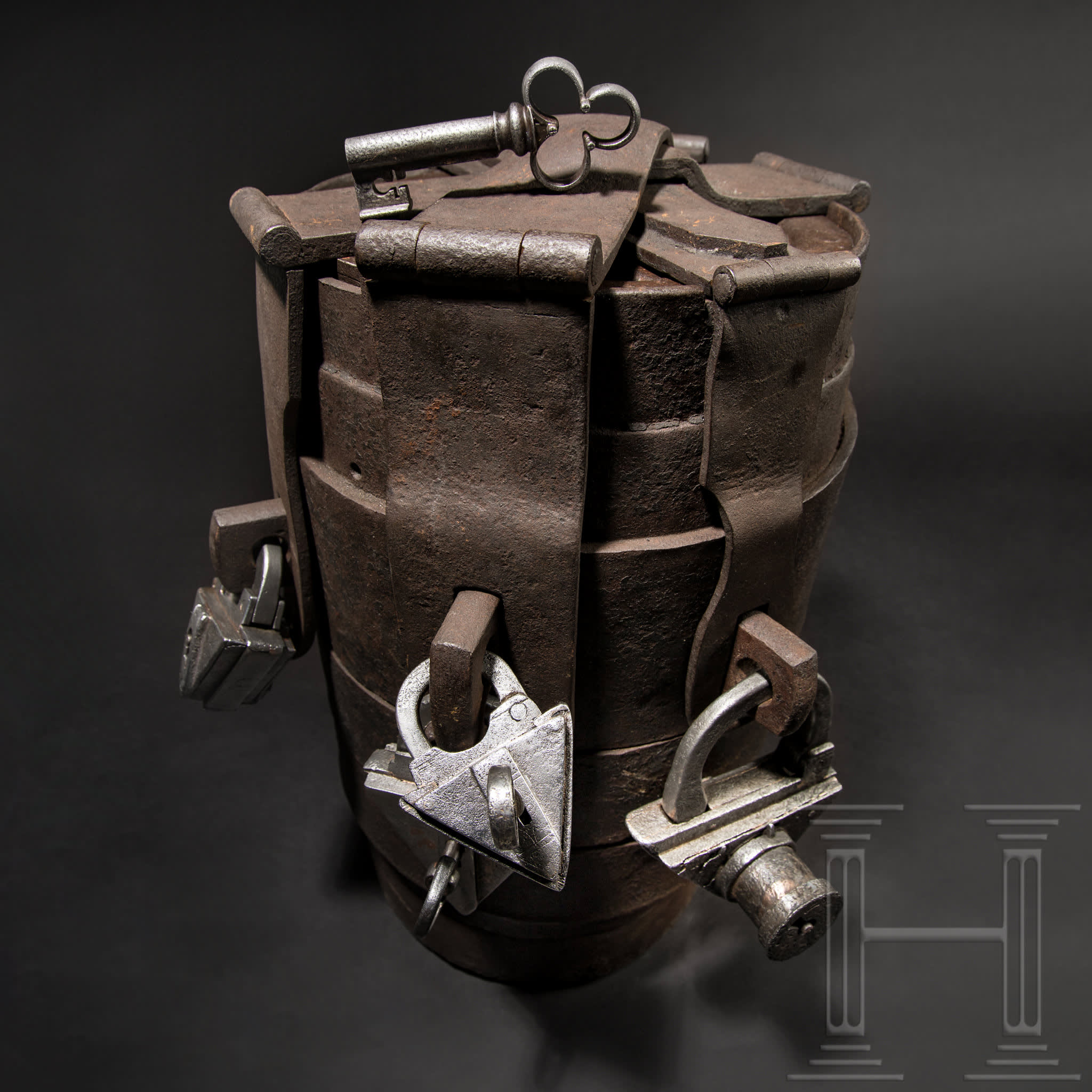 Grande boîte de cocher avec quatre cadenas, Allemagne, XVIe-XVIIe siècles, image © Hermann Historica