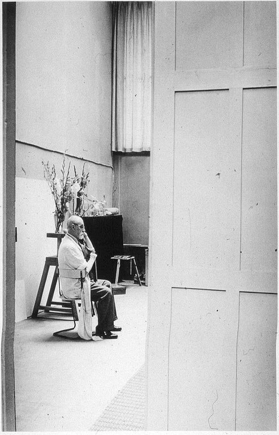 Henri Matisse i sin ateljé år 1939. Foto: Flickr.