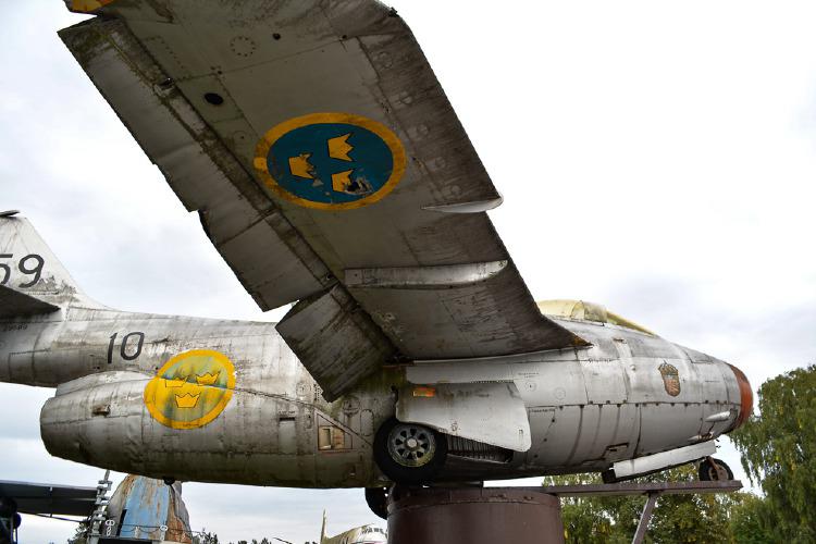 Flygplanet, J29 "Tunnan" är bara ett av de många fordon att auktioneras ut ur Big Bengts samling. Foto: Helsingborgs Auktionsverk.