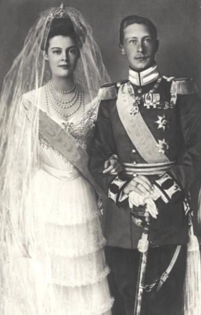 The June 1904 wedding of German Crown Princess Cecilie of Mecklenberg-Schwerin and Crown Prince Willhelm. Image: Pinterest