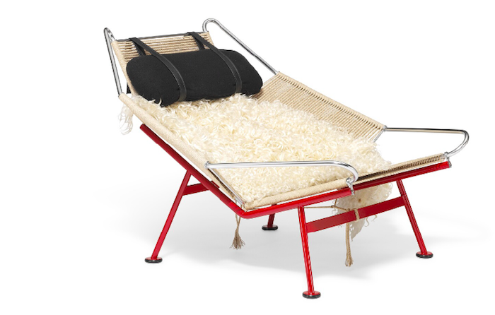 Hans J. Wegners roter "Flag Halyard Chair" ist eines von zwei hergestellten Exemplaren