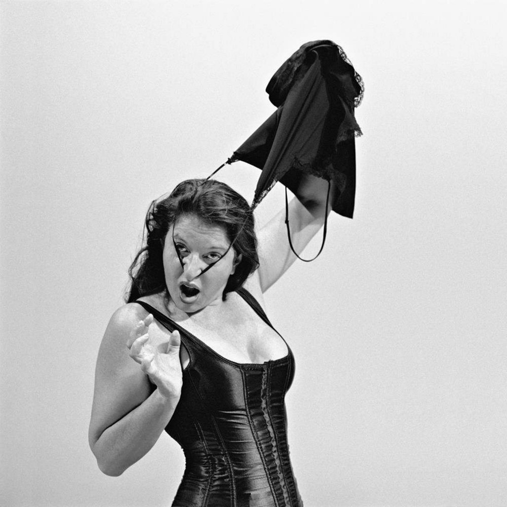 Marina Abramović, « Pin Up Dance II », 2004, immage via ArtBasel.com