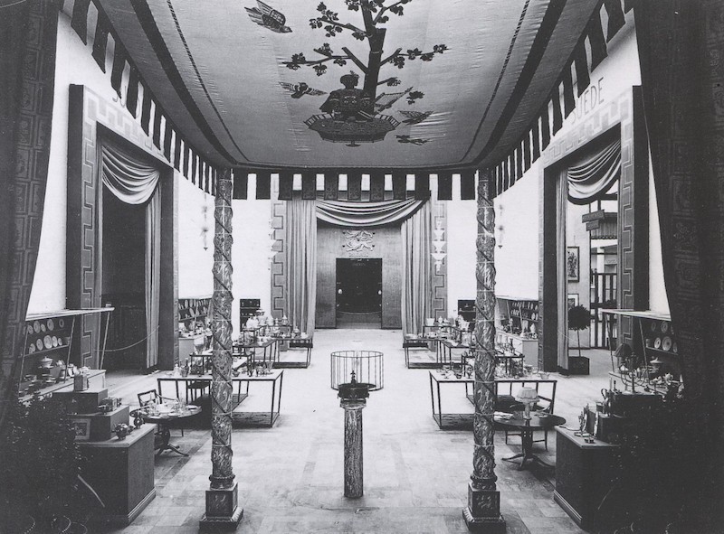 Bilden är från Parisutställningen 1925 där den svenska Art Décon Swedish Grace föddes