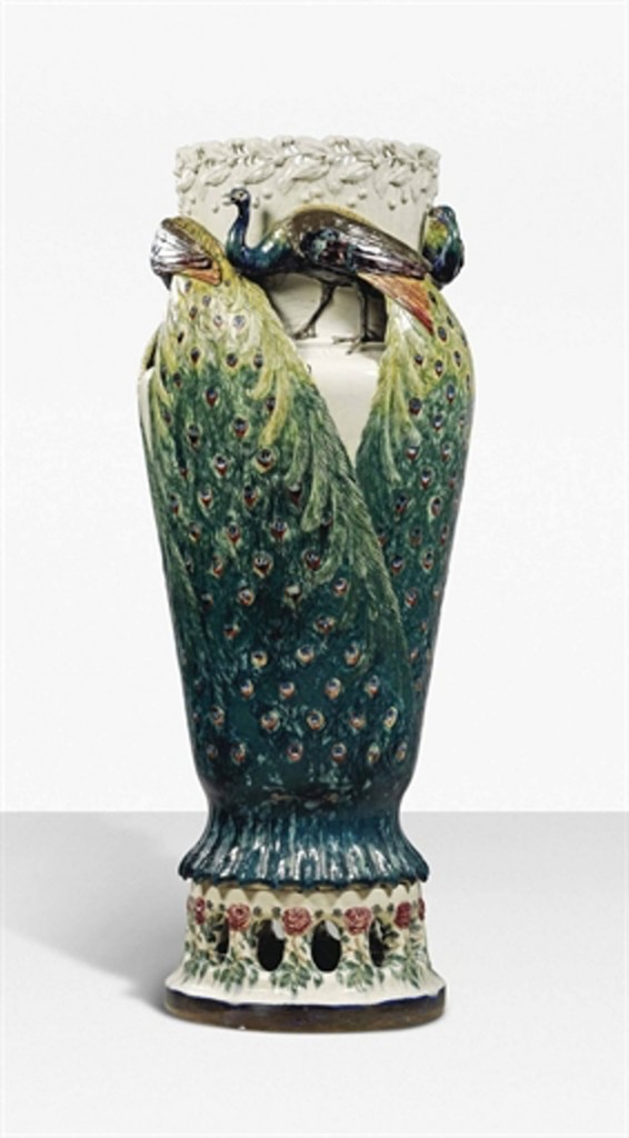 Påfågelvas av Anna Broberg år 1900. Bild: Christie's